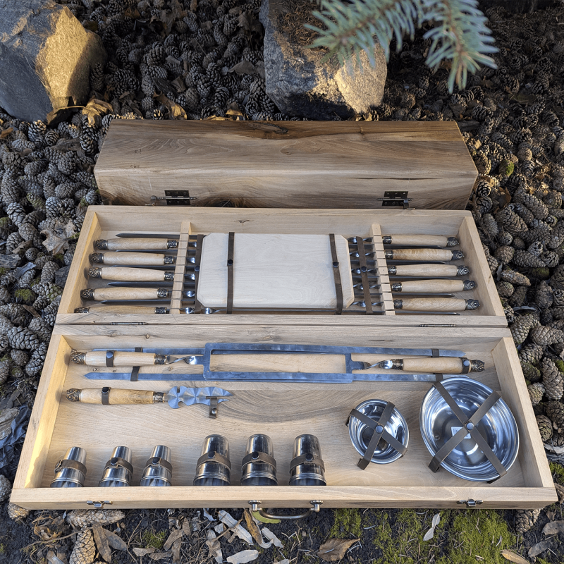 Подарунковий набір для шашлика на 6 персон у кейсі “Королівський бенкет” (23 предмети)