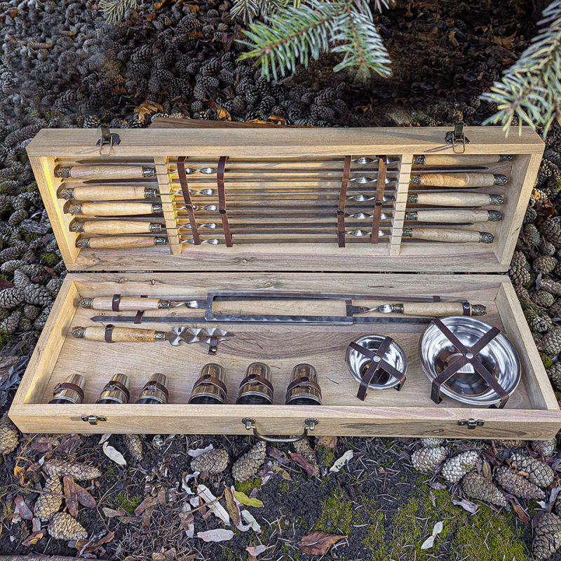 Преміальний шашличний набір у кейсі на 10 персон “Класичний срібний” (34 предмети)