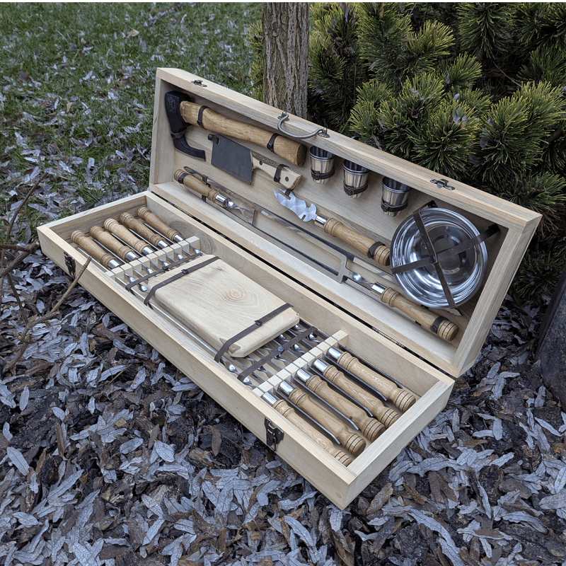 Шашличний набір у кейсі з дерева “Вікінг” на 10 персон (28 предметів)