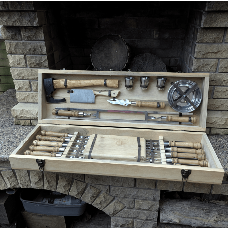 Шашличний набір у кейсі з дерева “Вікінг” на 10 персон (28 предметів)