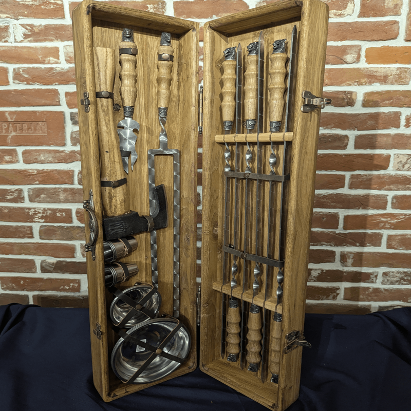 Набір подарункових шампурів на 6 персон у кейсі “Відпочинок на полюванні” (24 предмети)