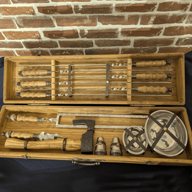 Набір подарункових шампурів на 6 персон у кейсі “Відпочинок на полюванні” (24 предмети)