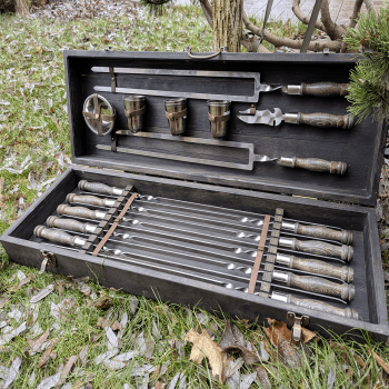 Набір шампурів 'Чорний Лис' на 10 персон у кейсі з натурального дерева (22 предмета)