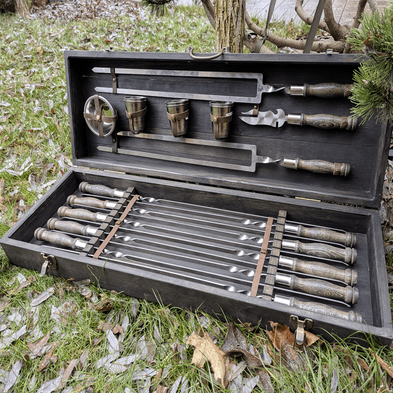 Набір шампурів 'Чорний Лис' на 10 персон у кейсі з натурального дерева (22 предмета)