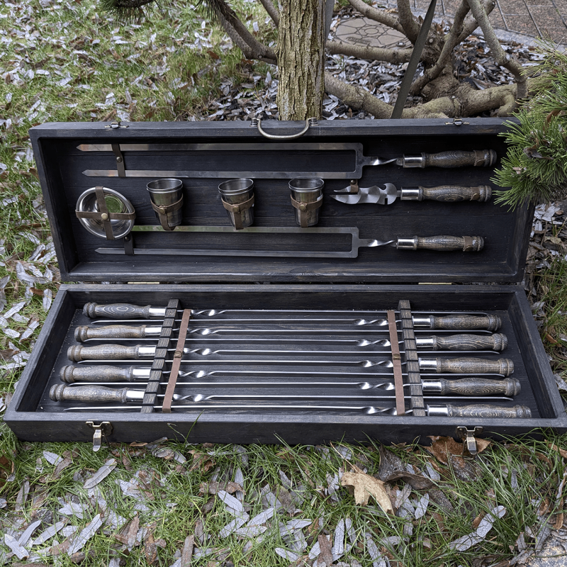 Набір шампурів 'Чорний Лис' на 10 персон у кейсі з натурального дерева (22 предмета)