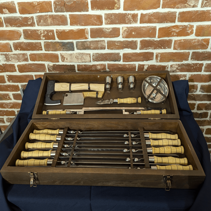 Набір для шашлика на 10 персон у дерев'яному кейсі “Шеф-віртуоз” (27 предметів)