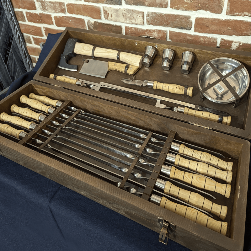 Набір для шашлика на 10 персон у дерев'яному кейсі “Шеф-віртуоз” (27 предметів)