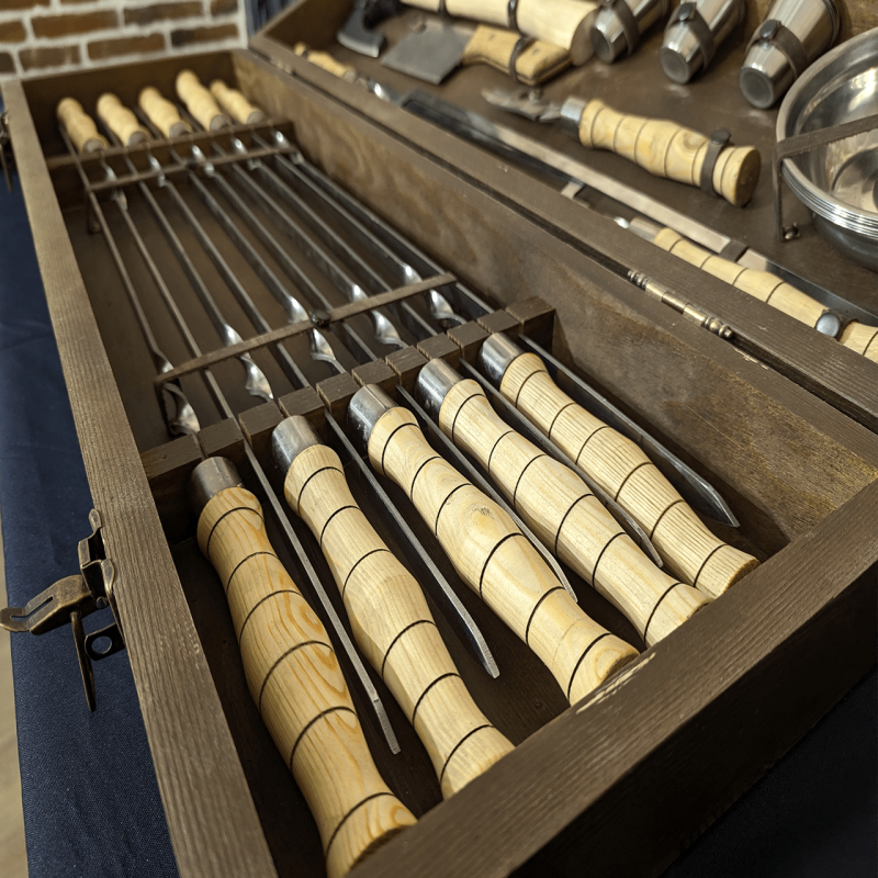 Набір для шашлика на 10 персон у дерев'яному кейсі “Шеф-віртуоз” (27 предметів)