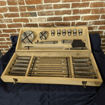 Преміальний набір шампурів на 10 персон у кейсі “Мармурові хорти” (28 предметів)